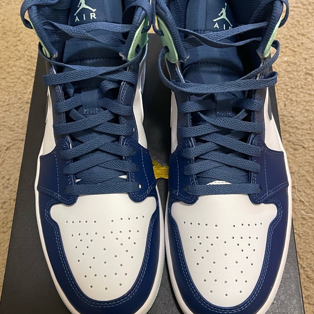 Navy blue jordan 1 mid